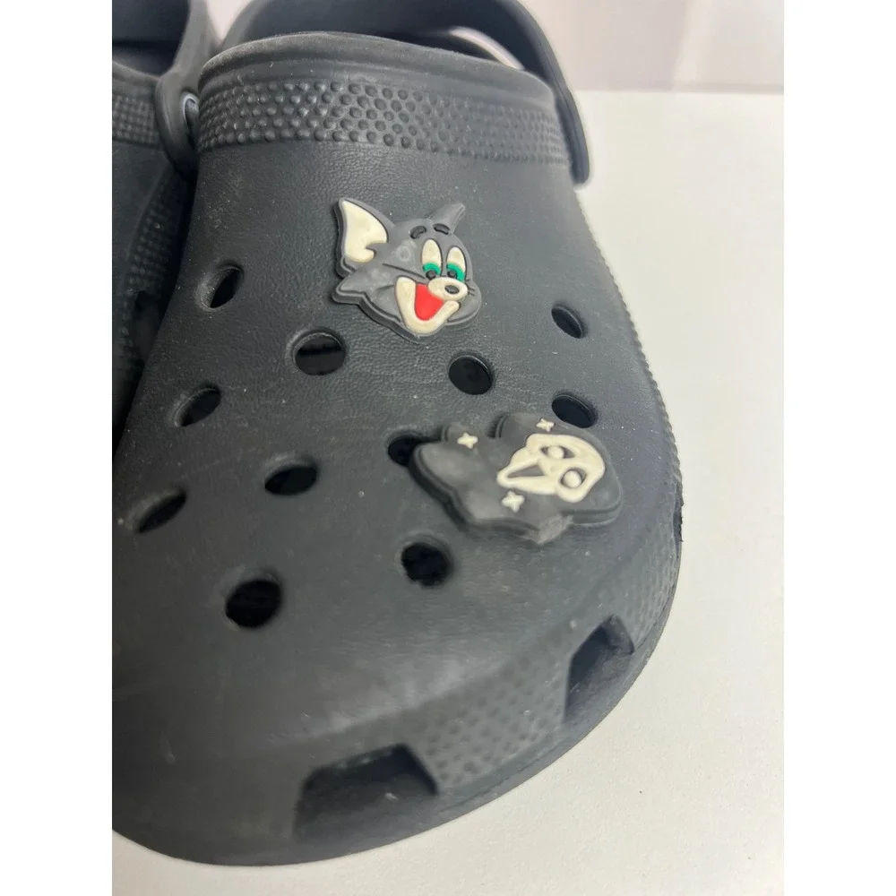 Crocs Classic Clog Black Kids Junior Size J3 with Tom and Jerry Jibbitz Charms